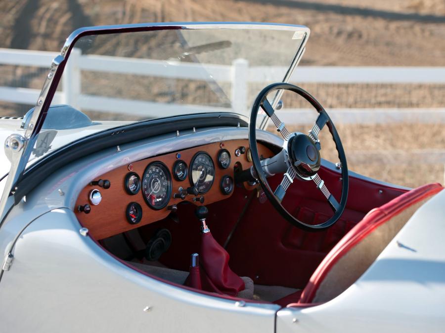 Интерьер Allard K1 Roadster 1947 года  (фото 10 из 10)